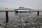 Veerboot Vlieland zuiderpier Harlingen met ijs