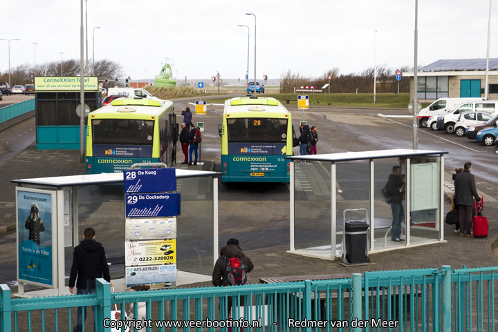 Bus 28 en 29 staan klaar op Texel.
